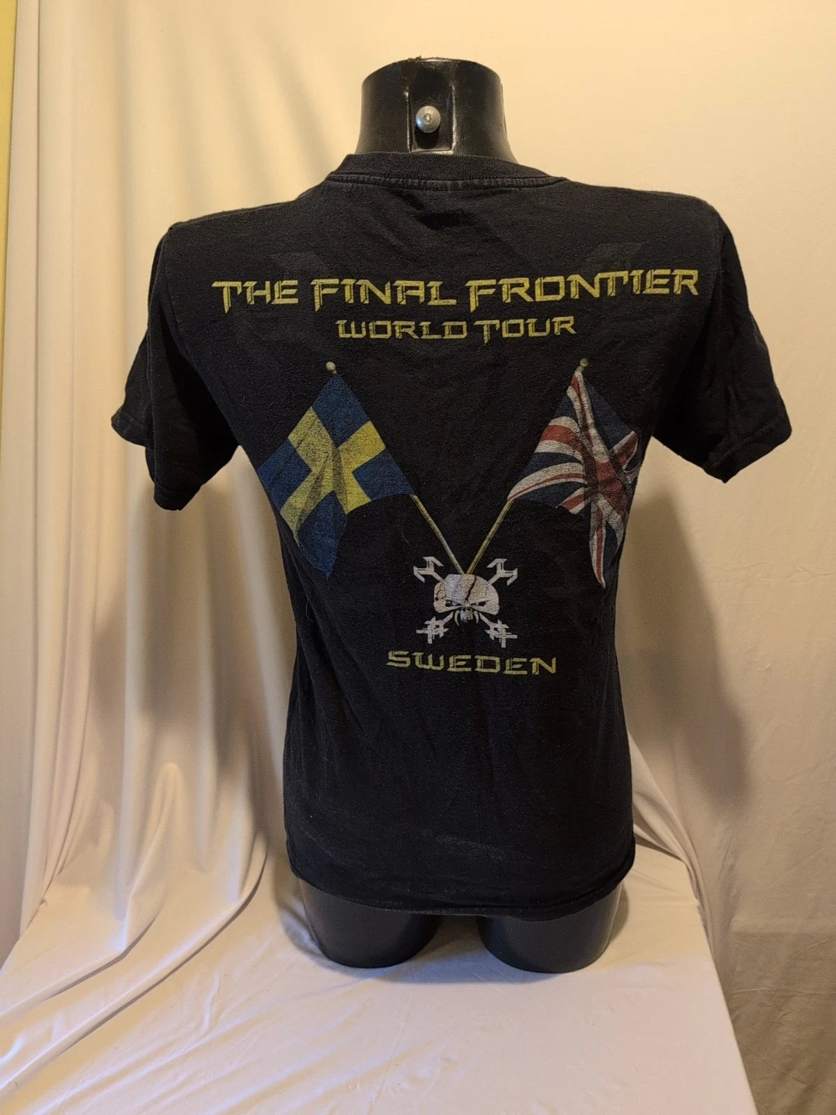 Iron Maiden T-shirt size Small The Final Frontier World Tour Sweden
